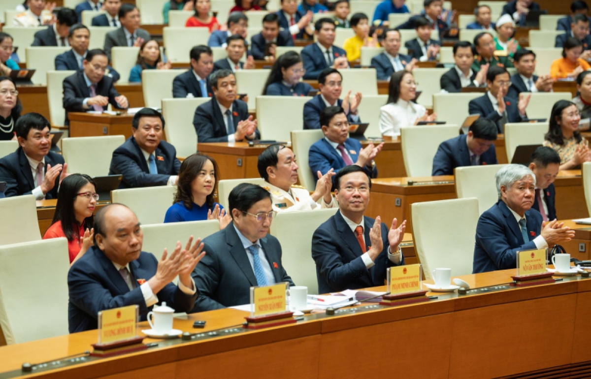 Các đồng chí lãnh đạo Đảng, Nhà nước và các đại biểu dự phiên bế mạc