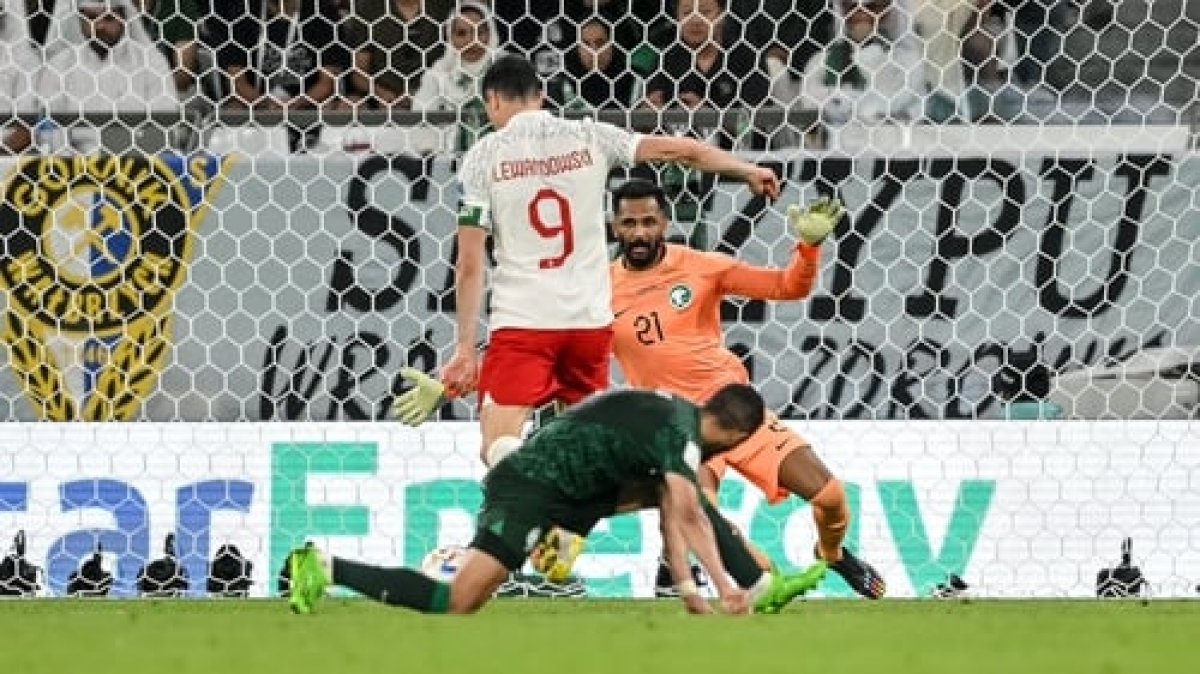 Robert Lewandowski có bàn thắng đầu tiên trong những lần tham gia World Cup (Ảnh: Internet)