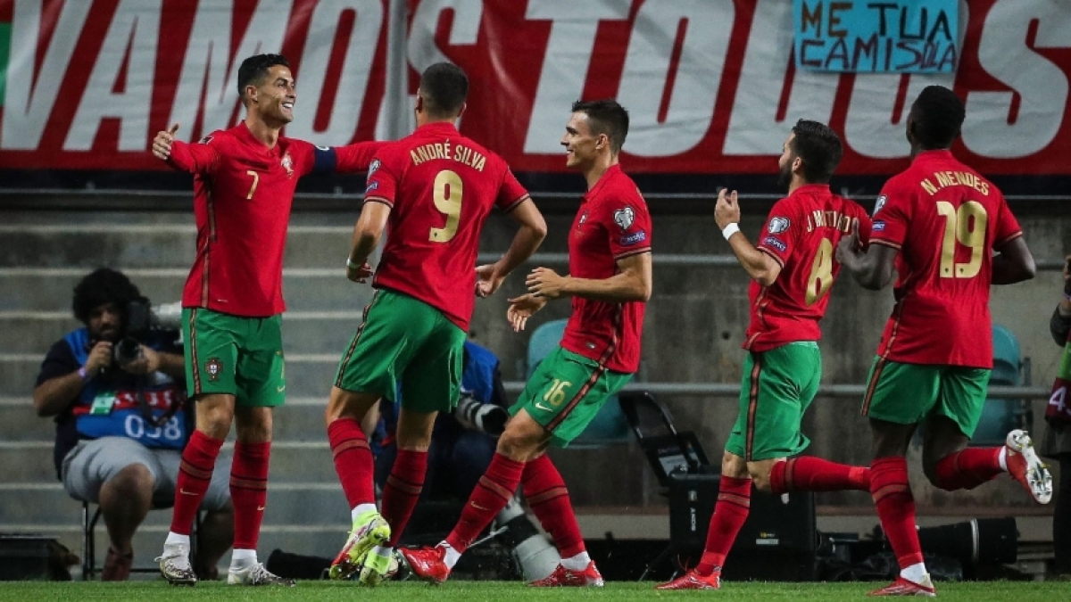 Suốt 8 năm qua, Bồ Đào Nha luôn "dựa dẫm" vào phong độ của Ronaldo