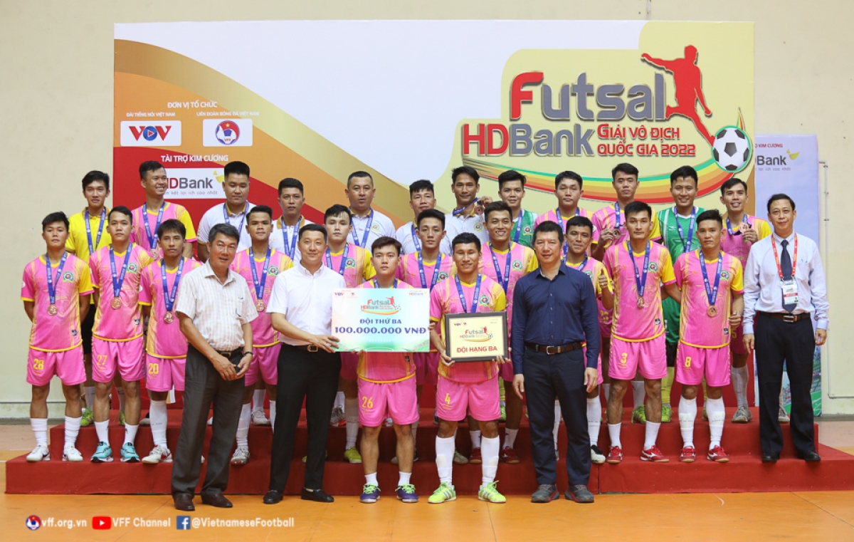 Cú bứt tốc ngoạn mục ở cuối chặng đua đã giúp Sài Gòn FC giành giải Ba chung cuộc.