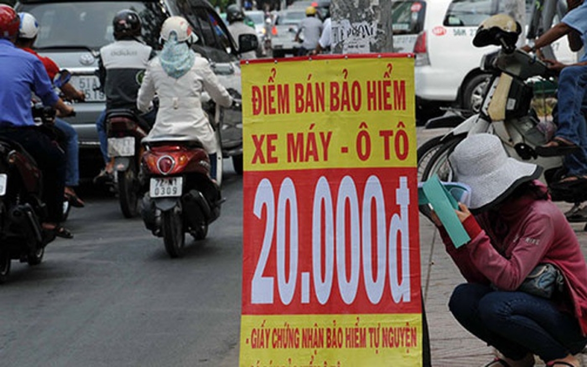 Bảo hiểm trách nhiệm dân sự xe máy được bán tràn lan trên thị trường.