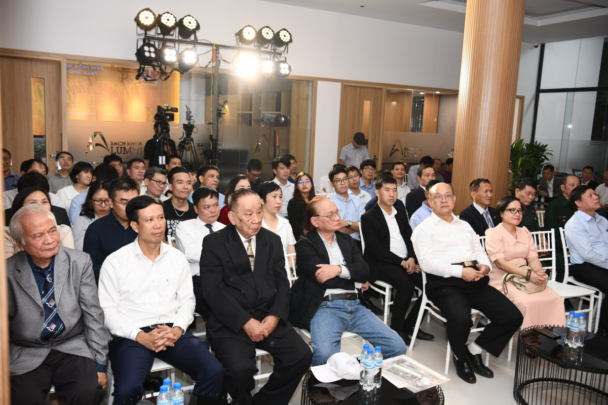 Các thế hệ cựu sinh viên tham gia "Bách khoa ngày trở về" tháng 10 năm 2022
