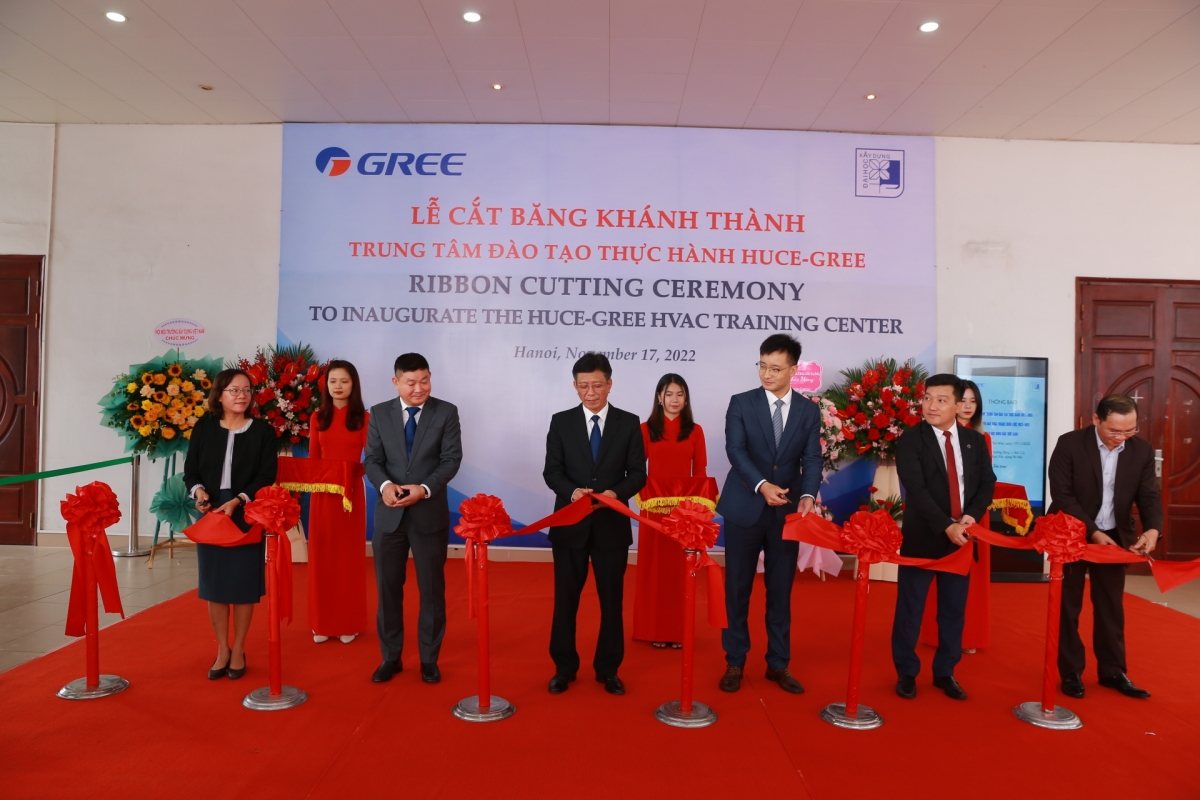 Cắt băng khánh thành Trung tâm đào tạo thực hành HUCE- GREE