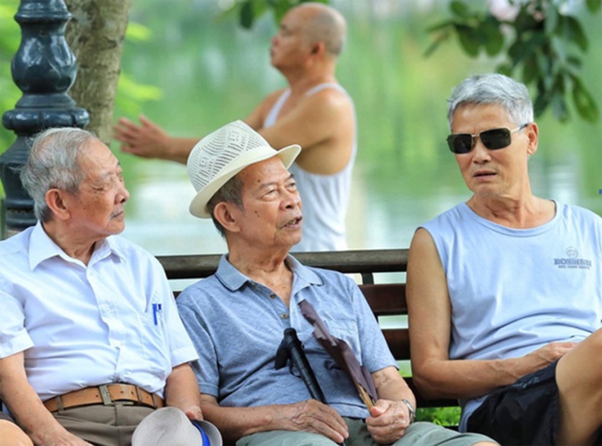Sự trao đổi, tranh luận về một chủ đề nào đó giúp người cao tuổi được rèn luyện trí não,
ngăn ngừa chứng sa sút trí tuệ Alzheimer