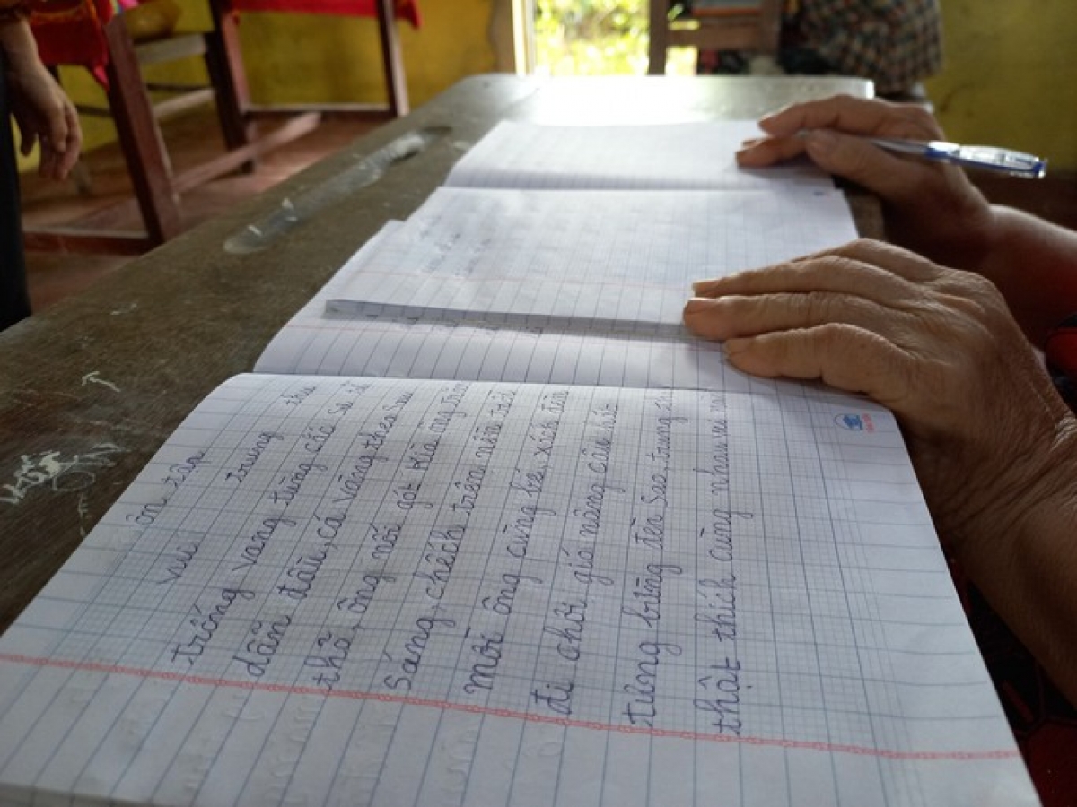 Dù nét chữ còn nguệch ngoạc nhưng tinh thần chịu khó của các thành viên trong lớp học
rất đáng được trân trọng