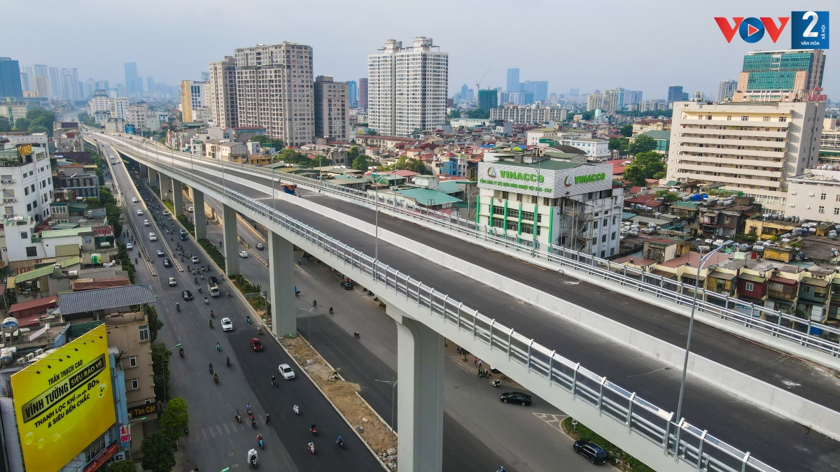 Dự án xây dựng đường Vành đai 2 đoạn Vĩnh Tuy - Ngã Tư Sở, bao gồm cả tuyến đường bộ trên cao và phần mở rộng dưới thấp với tổng vốn đầu tư hơn 9.400 tỷ đồng, được khởi công từ năm 2018.