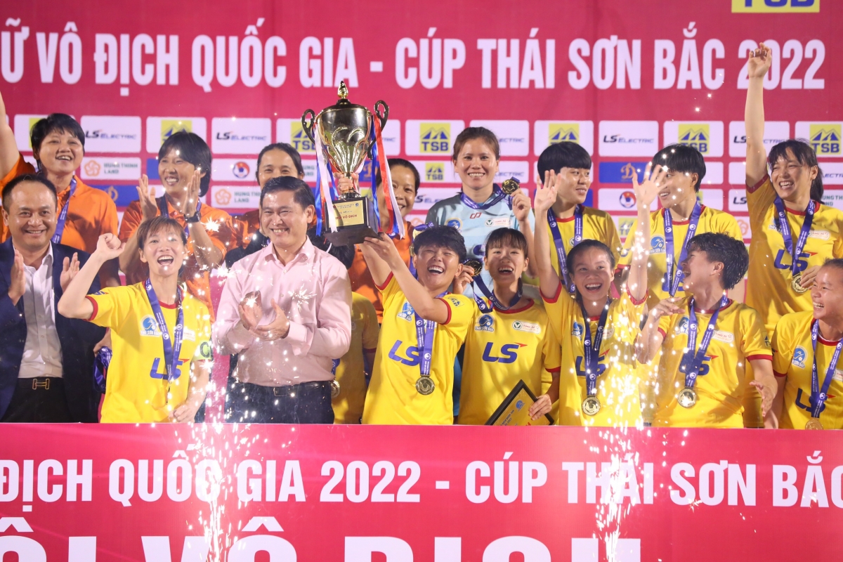 TP Hồ Chí Minh I lên ngôi vô địch lần thứ 4 liên tiếp đầy cảm xúc