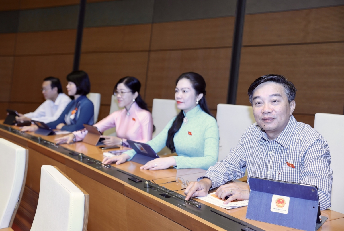 Các đại biểu bấm nút thông qua luật Dầu khí (sửa đổi)