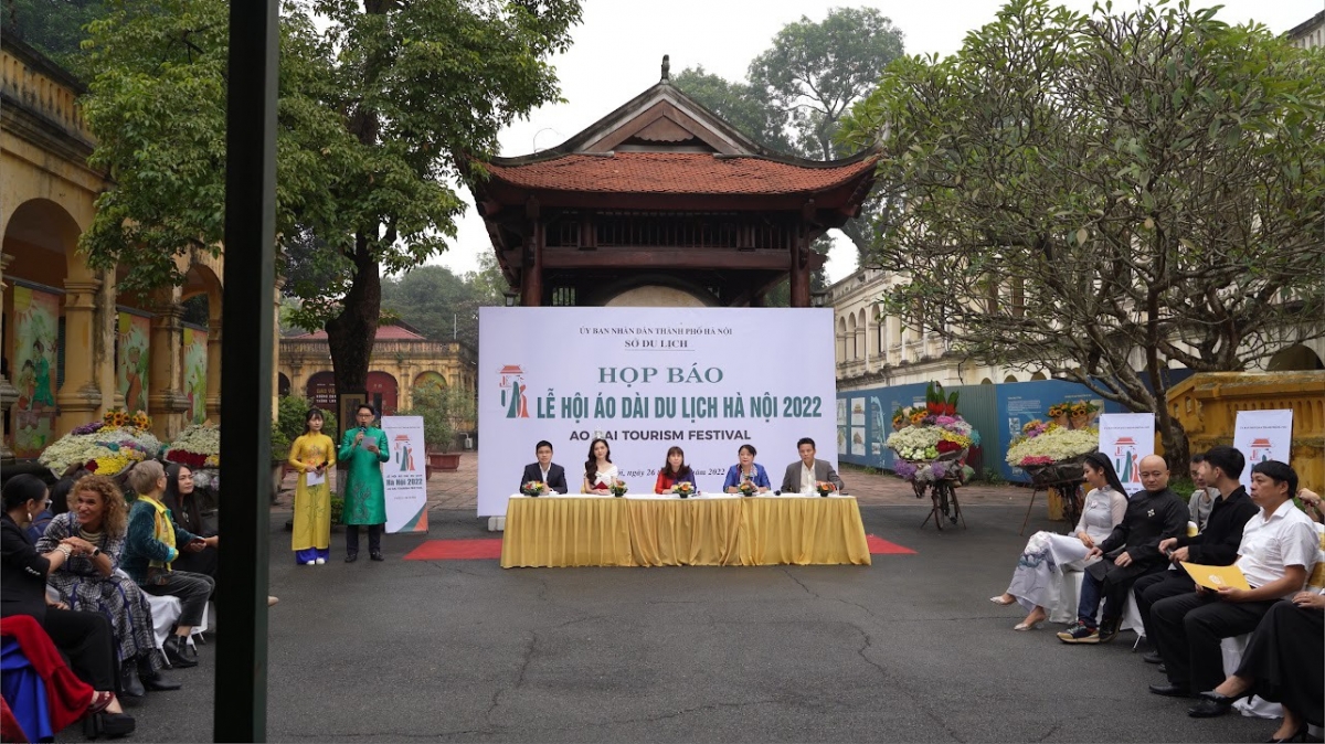 Sự kiện là hoạt động gắn kết thời trang với du lịch, là sự tiếp nối những câu chuyện về văn hóa Hà Nội, văn hóa Việt Nam qua tà áo dài dân tộc