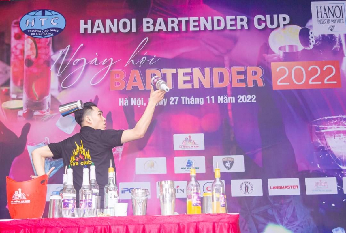 Thí sinh "phiêu" trong phần thi Flair bartending