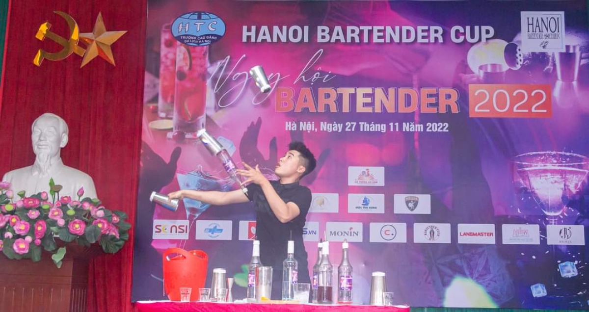 Flair bartending là một phần thi khó đòi hỏi thí sinh không chỉ pha chế một loại đồ uống ngon mà kỹ năng pha chế cũng phải đạt sự tinh tế. Đây cũng là phần thi thể hiện đẳng cấp của một Bartender chuyên nghiệp