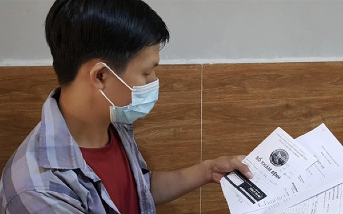 Để chiêu dụ và moi tiền khách hàng, nhiều phòng khám có yếu tố nước ngoài (chủ yếu là Trung Quốc) đã “vẽ” ra những bệnh không có, thậm chí “chặt chém” bệnh nhân đang nằm trên giường bệnh.