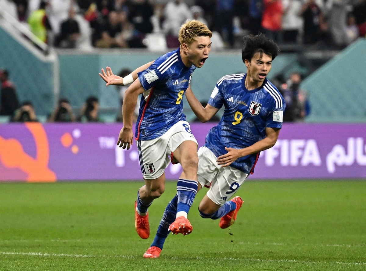 Ritsu Doan (trái) - chân sút đang khoác áo SC Freiburg. (Ảnh: Reuters)