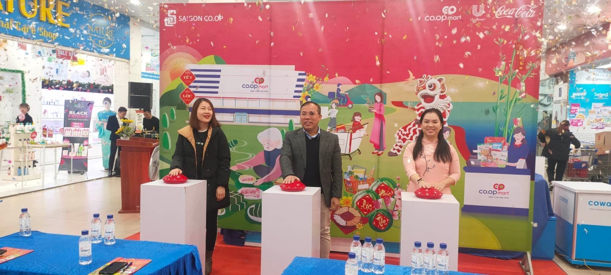 Ngày 31/12 - Siêu thị Co.opmart Hà Nội bấm nút khai trương chương trình
“Khai Tết xanh - Gieo lộc lành”