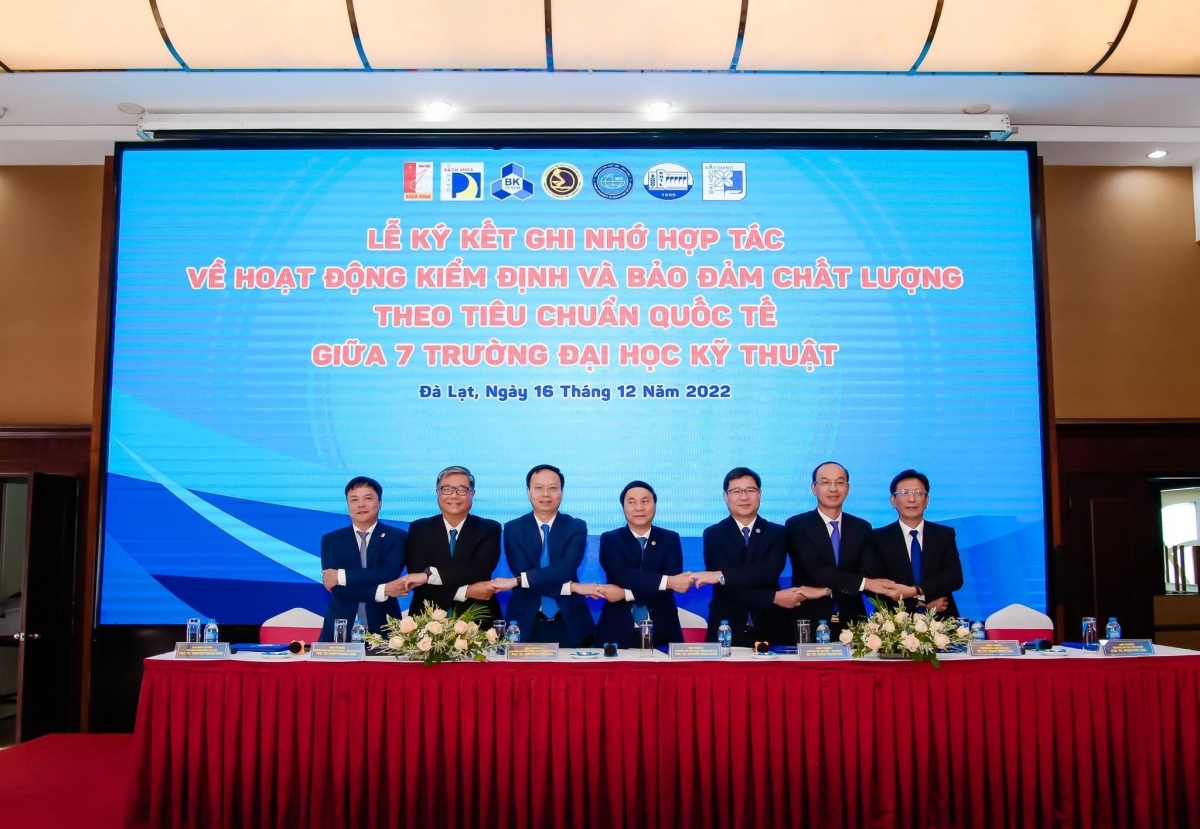 Hiệu trưởng 7 Trường ĐH khối kỹ thuật trong Lễ ký kết 