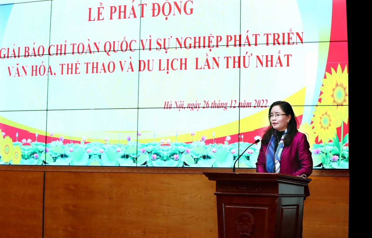 Thứ trưởng Bộ VH-TT & DL Trịnh Thị Thủy phát biểu tại lễ phát động. Ảnh: Trần Huấn