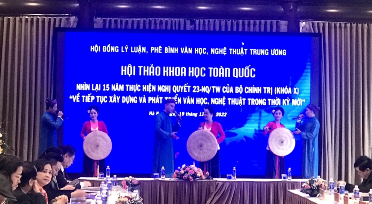 Tiếp tục xây dựng và phát triển văn học, nghệ thuật trong thời kỳ mới