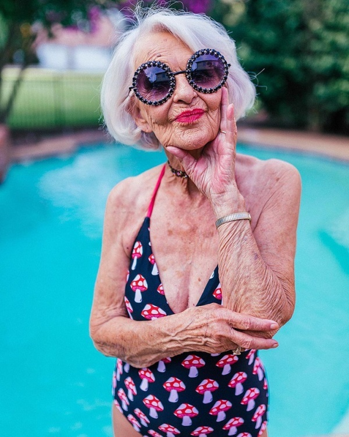Táo bạo và ấn tượng nhưng vô cùng tự tin là phong cách của bà Baddiewinkle