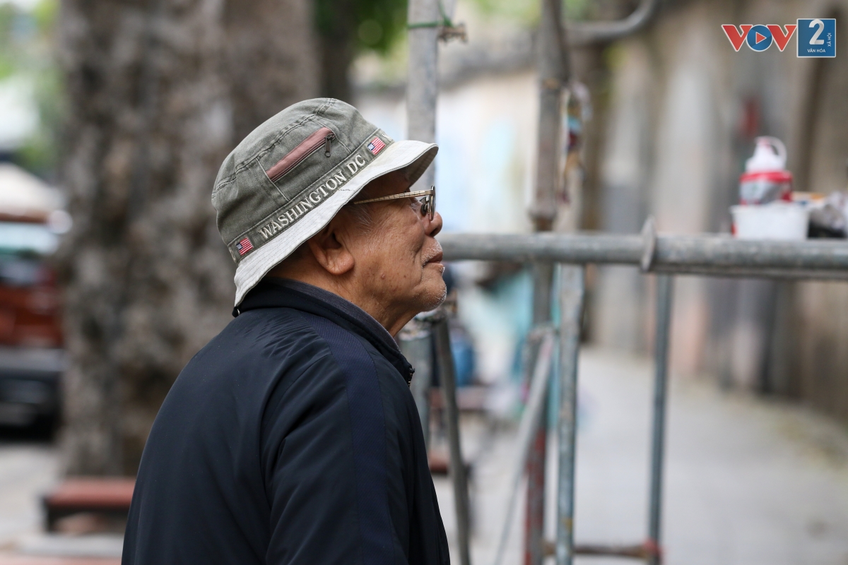 Ông Quân (Hoàn Kiếm, HN) cho biết: “Tôi thấy các bức tranh đã gần trở lại hình hài ban đầu, chất lượng thì cần thời gian kiểm chứng và quan trọng nhất vẫn là ý thức giữ gìn của người dân”.
