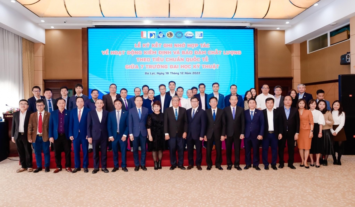 Các đại biểu tham dự Lễ ký kết thỏa thuận hợp tác 