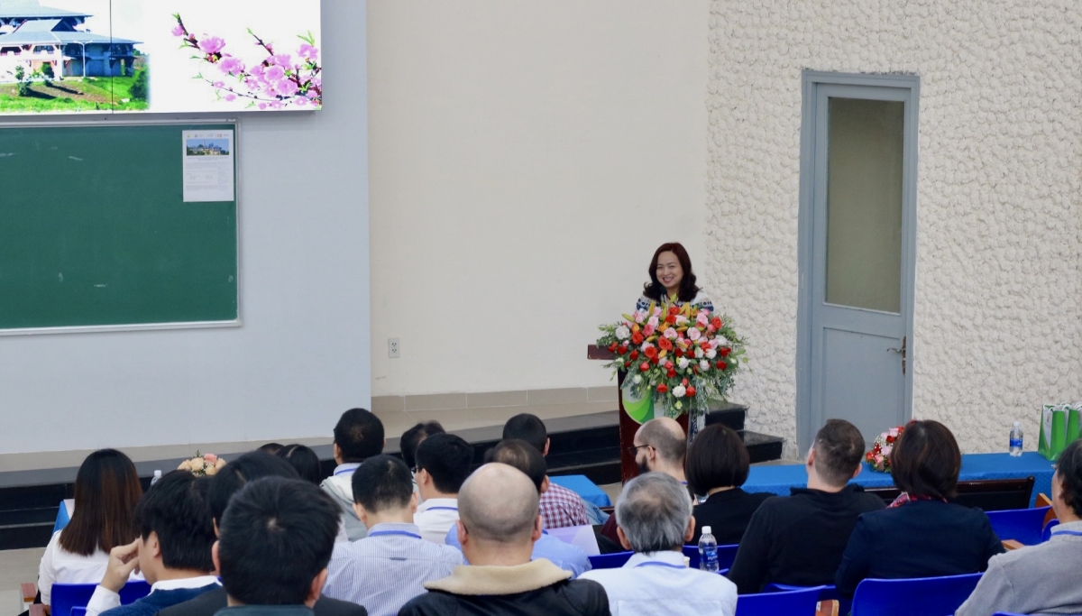PGS.TS Phan Thị Hà Dương phát biểu tại Hội nghị 