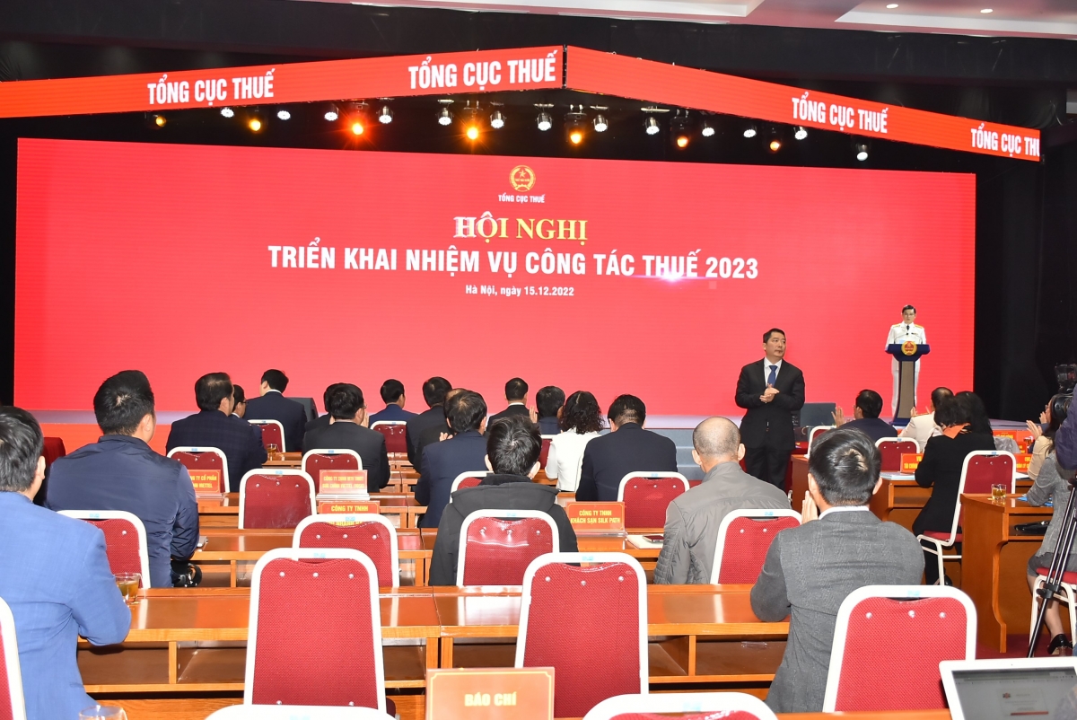 Hội nghị triển khai công tác thuế năm 2023 được tổ chức theo hình thức trực tiếp tại trụ sở Tổng cục Thuế và trực tuyến với 477 điểm cầu trên cả nước