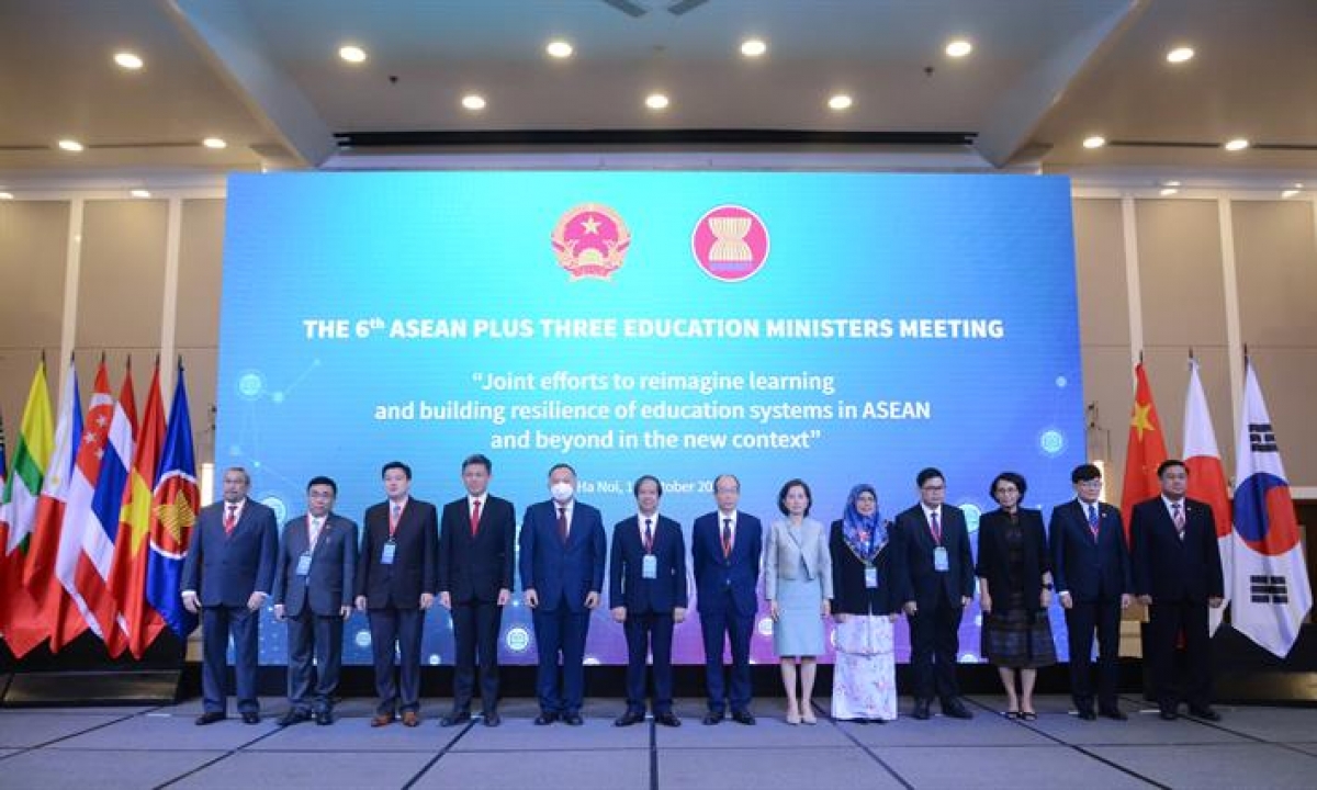 Bộ trưởng Bộ GD-ĐT Việt Nam Nguyễn Kim Sơn và Bộ trưởng Giáo dục, đại diện phụ trách Giáo dục của các nước tham dự Hội nghị