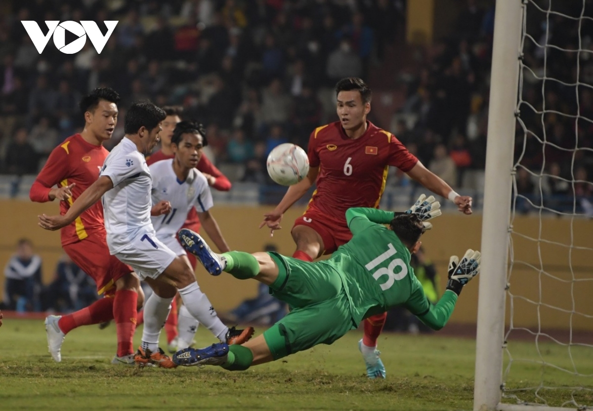 Bùi Hoàng Việt Anh được thử nghiệm đá cánh phải, là điểm yếu để Philippines khai thác.