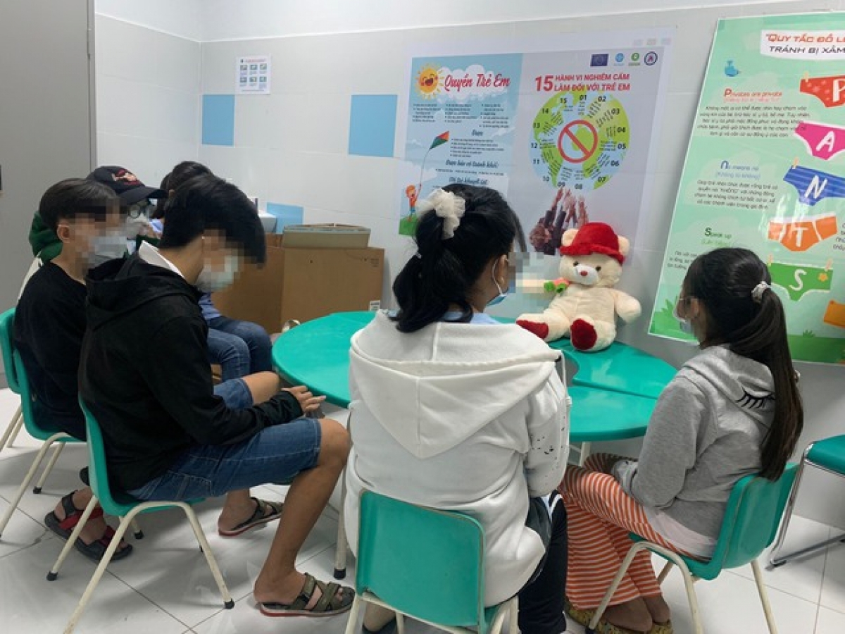 Các bệnh nhi HIV tham gia buổi sinh hoạt tại phòng khám OPC Khoa Nhiễm - Bệnh viện Nhi đồng 2 TP.HCM.