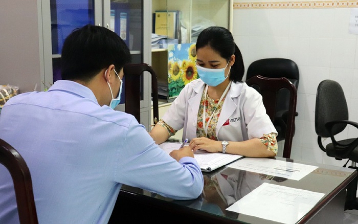 Độ tuổi nhiễm HIV ngày càng trẻ hóa khiến việc dự phòng, điều trị HIV trở nên khó khăn hơn