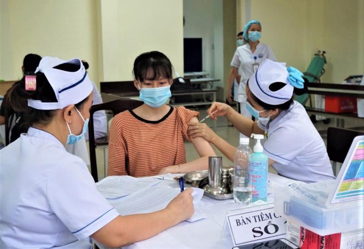Tiêm vaccine là một trong những biện pháp hiệu quả phòng bệnh truyền nhiễm