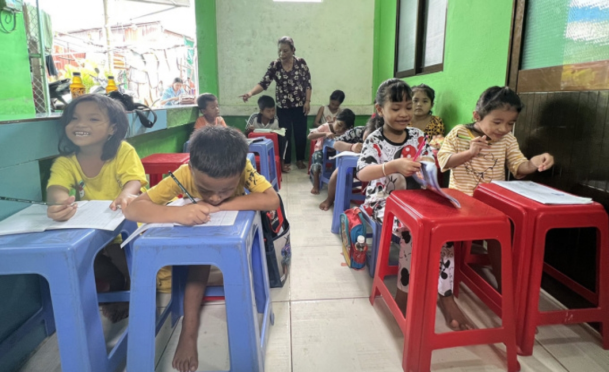 Lớp học tình thương tại nhà bà Trần Thị Mươn.