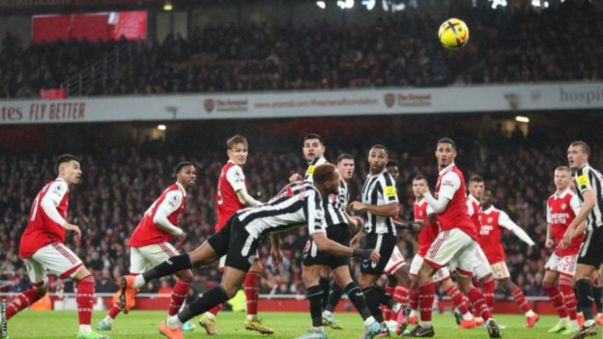 Trận đấu giữa Arsenal và Newcaster diễn ra khá căng thẳng (Ảnh: Internet)