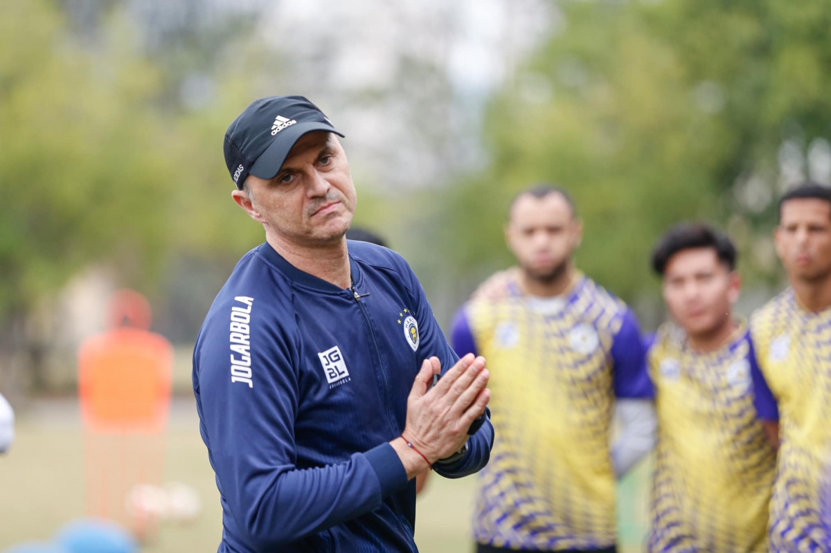 HLV Bandovic bắt nhịp tốt cùng các học trò mới (Ảnh: Hà Nội FC)