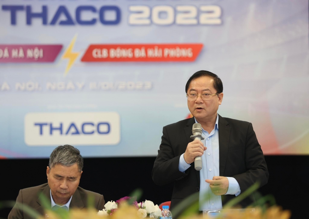 Ông Lê Xuân Sơn - TBT báo Tiền phong phát biểu tại cuộc họp báo