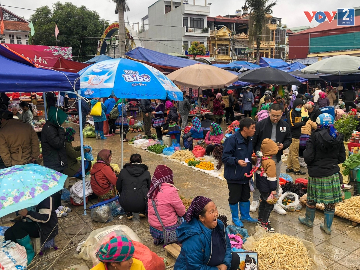 Cùng với Lễ hội đua ngựa, các lễ hội của người Mông, người Tày, Nùng, những vườn lê, mận xum xuê hoa trái…, chợ phiên Bắc Hà góp thêm nét văn hoá độc đáo của bà con các dân tộc thiểu số, thu hút ngày cảng đông du khách trong và ngoài nước.