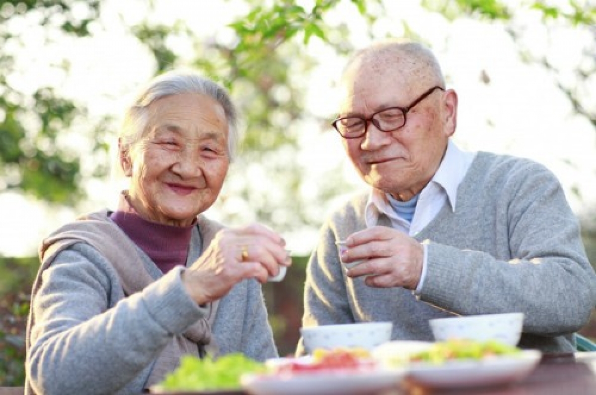 Người cao tuổi nên ăn đồ nóng, ăn mềm