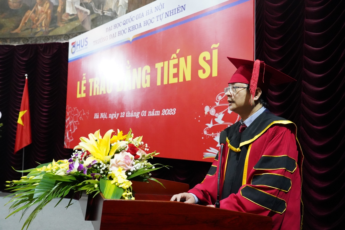 GS.TSKH. Vũ Hoàng Linh, Bí thư Đảng ủy, Hiệu trưởng Trường ĐHKHTN phát biểu.