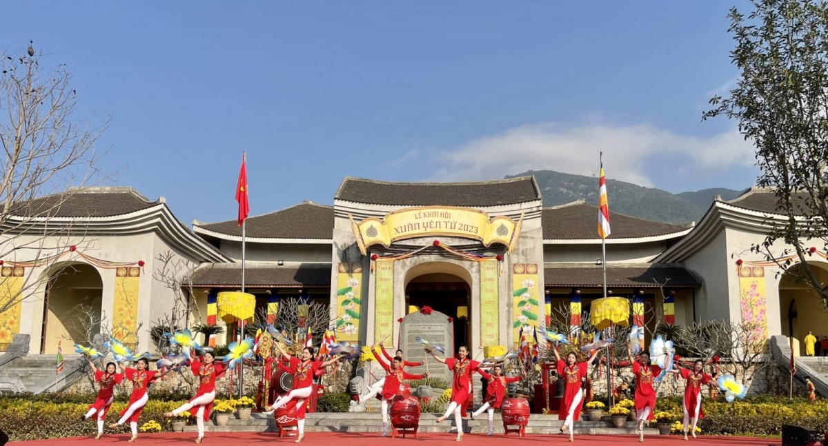 Sáng nay (31/1, tức mùng 10 tháng Giêng), Hội Xuân Yên Tử - Một trong những lễ hội lớn và kéo dài nhất khu vực phía Bắc đã chính thức khai hội