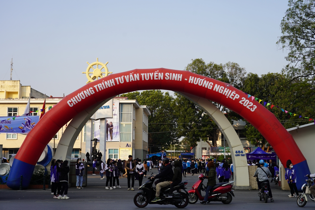Cổng Trường Đại học Hàng Hải (Hải Phòng) sáng 26/02/2023.