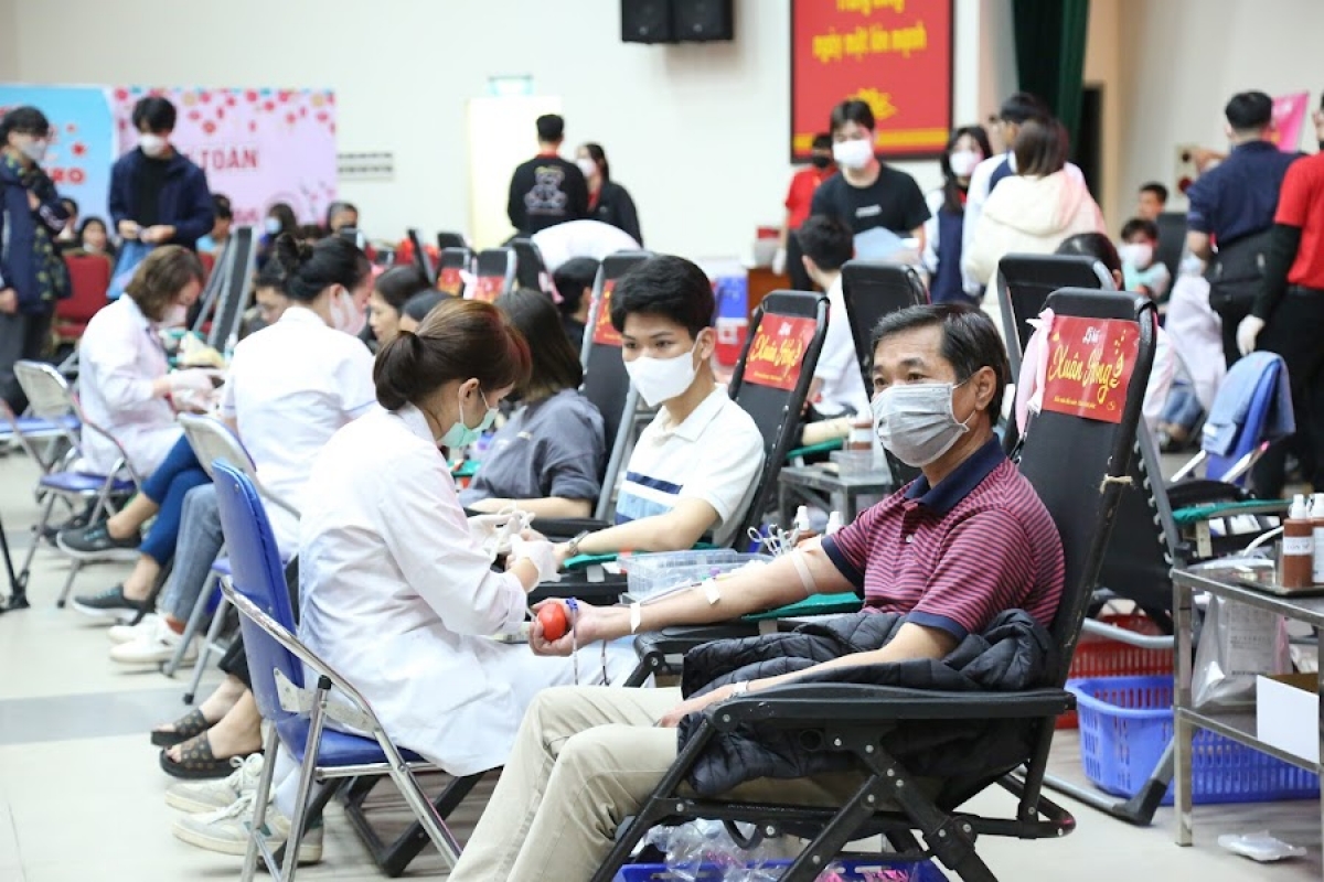Rất đông người hiến máu tình nguyện đã đến tham dự lễ hội Xuân hồng