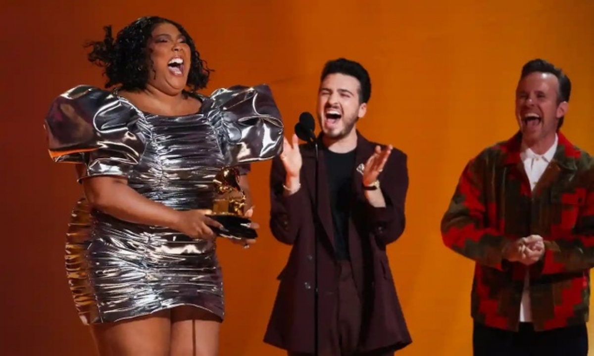 Lizzo thắng hạng mục "Bản ghi âm của năm"