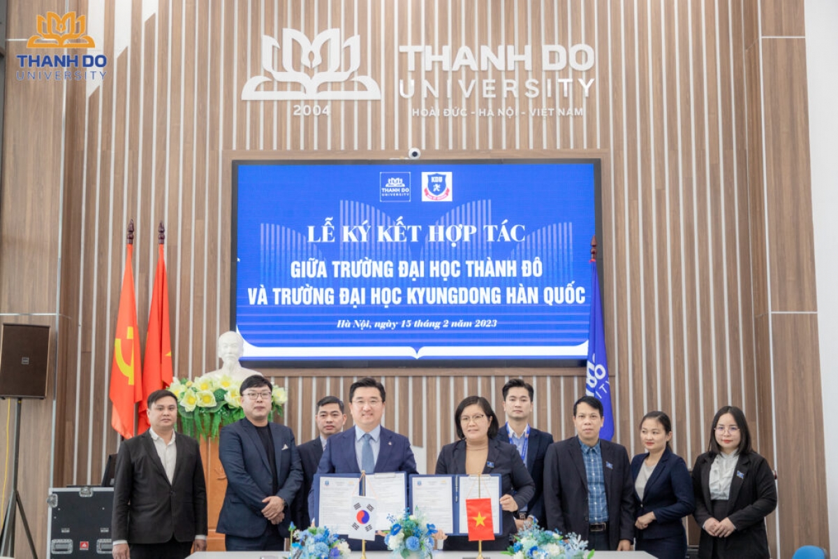 Lãnh đạo hai đơn vị ký kết biên bản thỏa thuận hợp tác