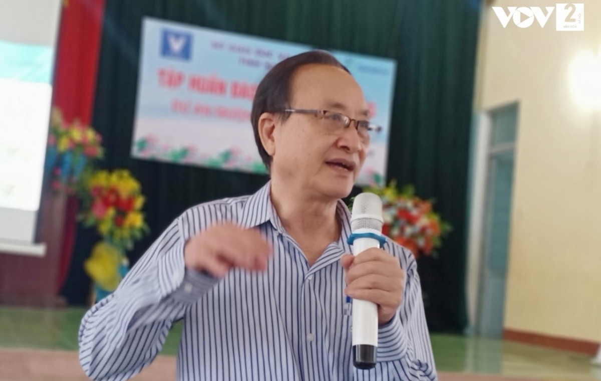 TS. Đặng Tự Ân trong khóa tập huấn về Trường học hạnh phúc