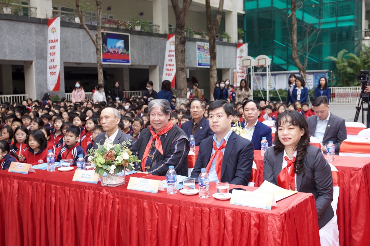 Các đại biểu tham dự Lễ phát động Cuộc thi sưu tập và tìm hiểu tem bưu chính năm 2023