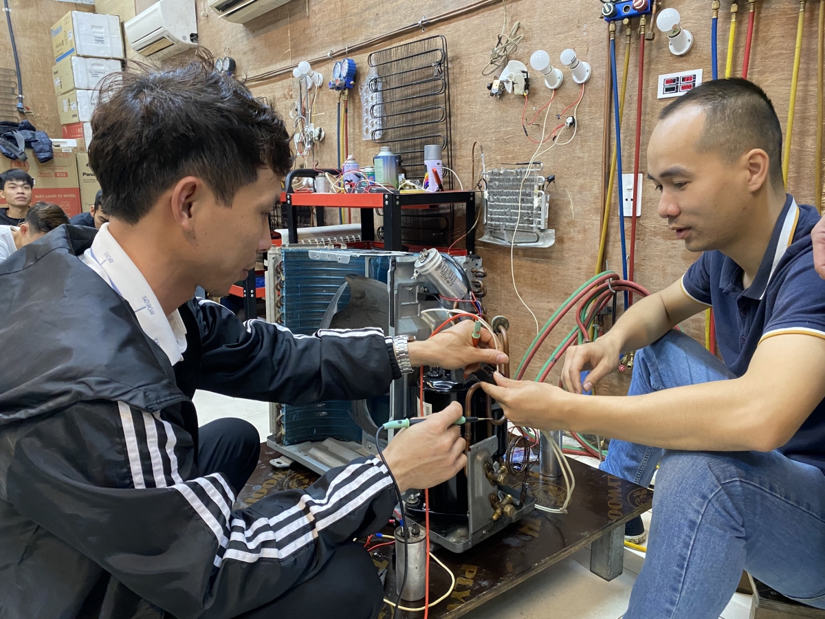 Những học viên khóa học mùa xuân sẵn sàng đón mùa hè, mùa làm nghề của ngành điện lạnh