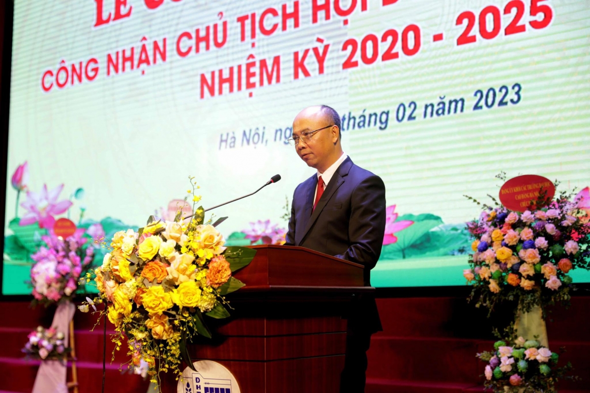 PGSTS Nguyễn Hữu Huế - tân Chủ tịch Hội đồng trường phát biểu tại Lễ nhận chức