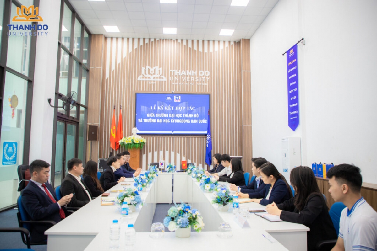 Toàn cảnh buổi lễ Lễ ký kết biên bản hợp tác giữa Trường Đại học Thành Đô và Trường Đại học Kyungdong – Hàn Quốc.