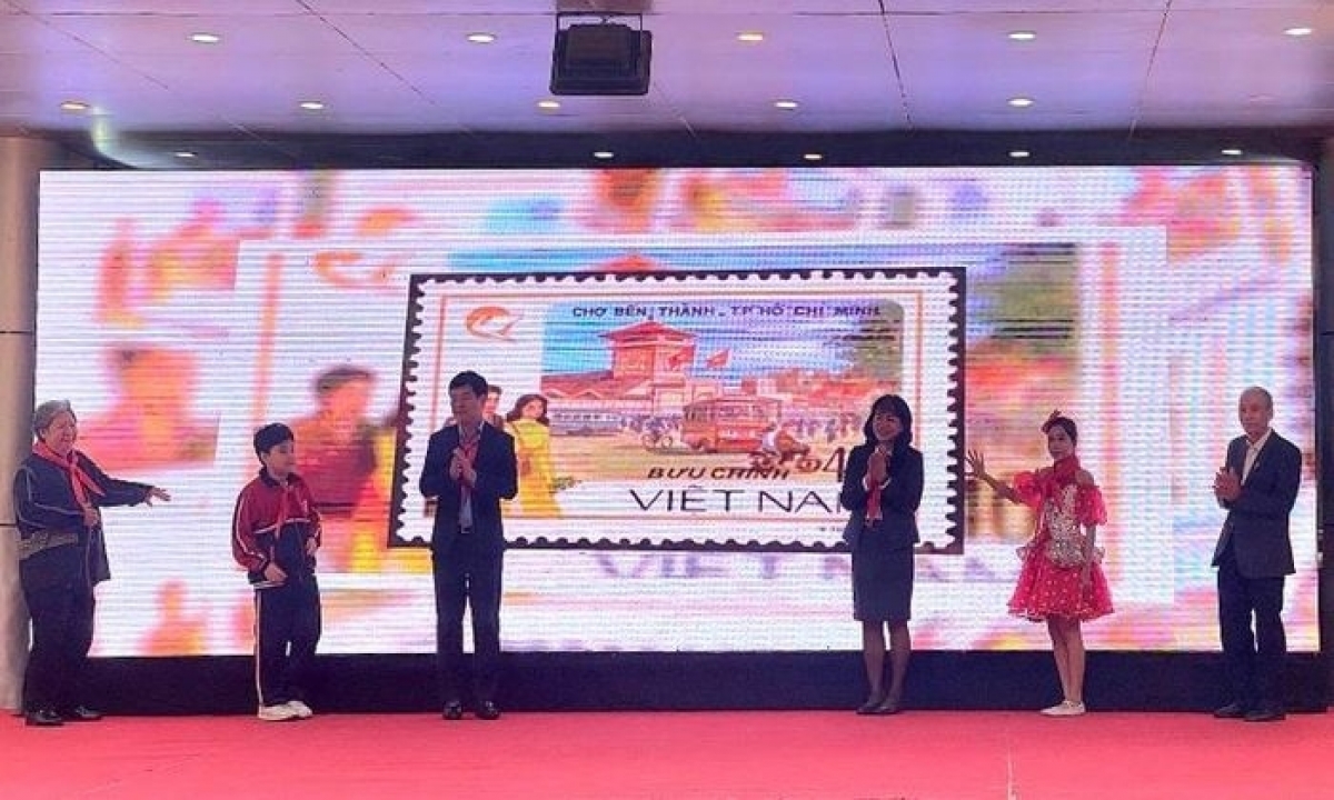 Đại biểu thực hiện nghi thức khởi động và chính thức phát động cuộc thi.