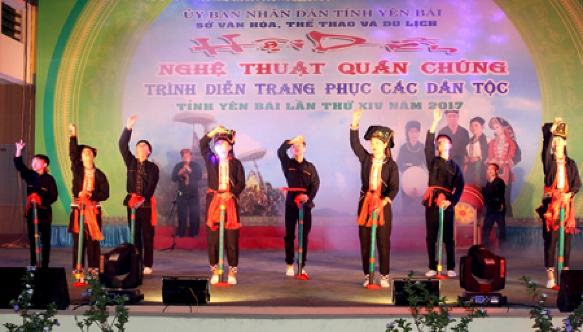 Một trong những tiết mục do NNƯT Đặng Nho Vượng dàn dựng. Ảnh: baoyenbai.com.vn
